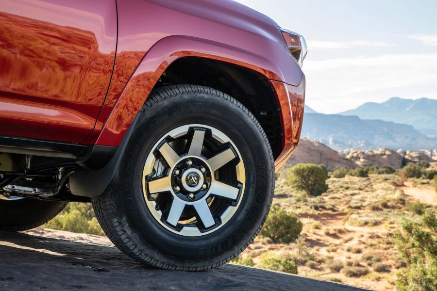 Колеса Toyota 4Runner TRD Off-Road (N280) 2019 года  (фото 4 из 9)